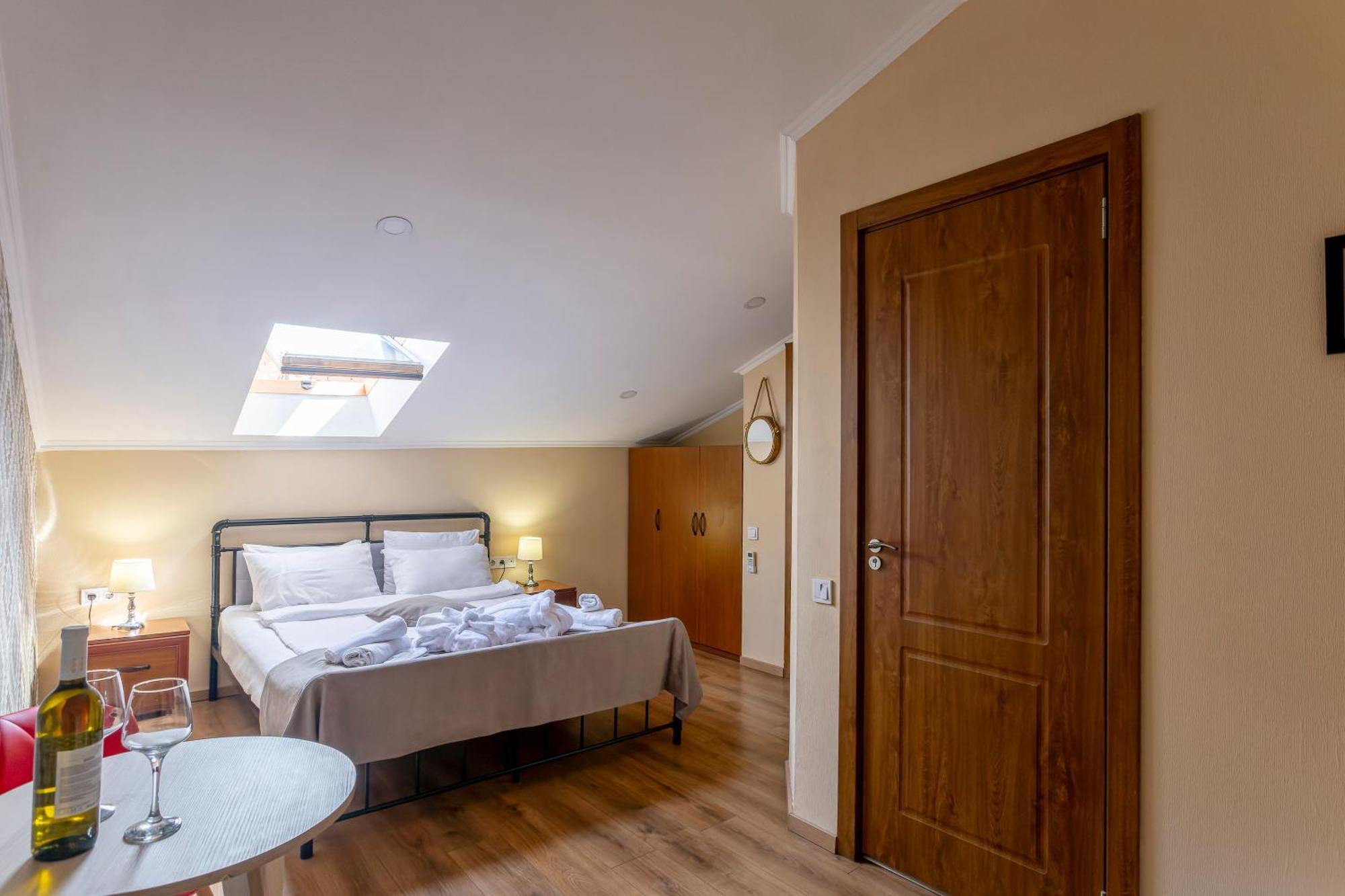 Hotel Middleton ティビリシ エクステリア 写真